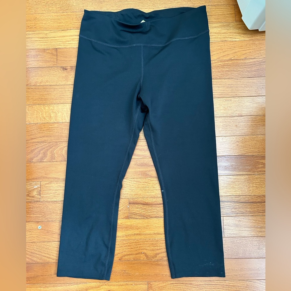 Fierce & Regal Black Cropped Leggings